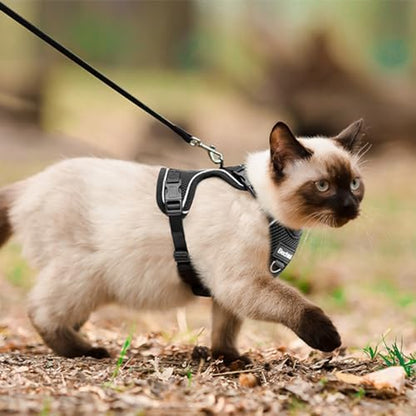 Cat Harness, Cat Harness and Leash for Walking, Adjusted in Four Directions and Breathable Cat Harness for anti Escape That Can Be Fitted and Positioned, Reflective Strips Harness, Black